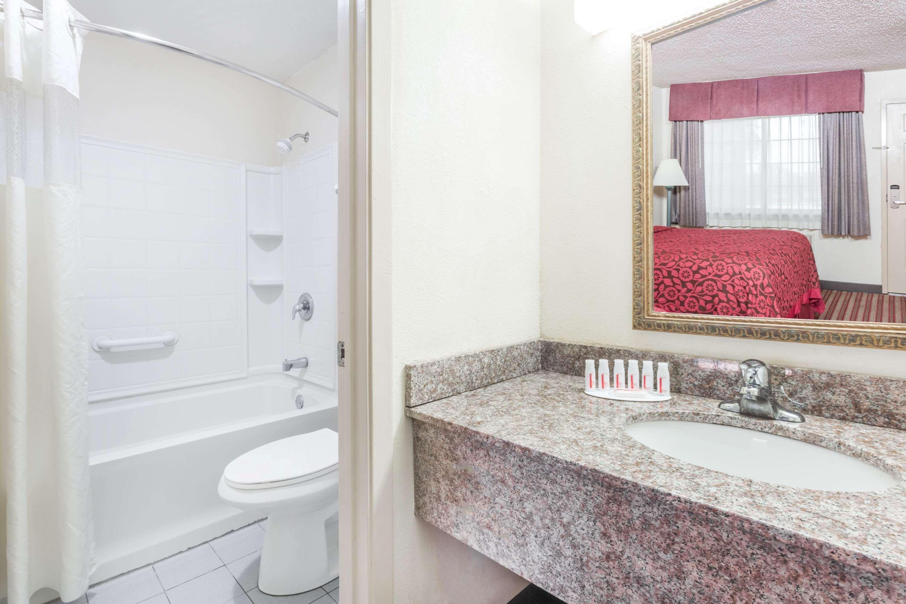 Days Inn By Wyndham Portland/Corpus Christi Экстерьер фото