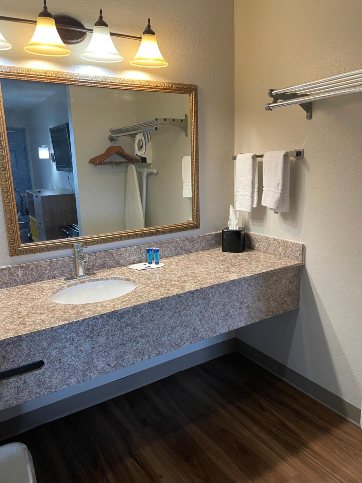 Days Inn By Wyndham Portland/Corpus Christi Экстерьер фото